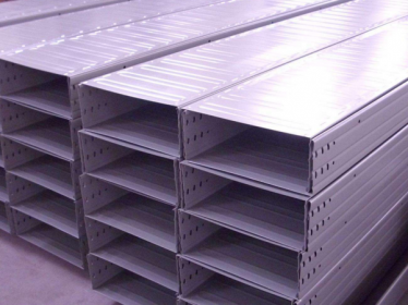 普通橋架相比，鍍鋅橋架有什么優(yōu)點呢?