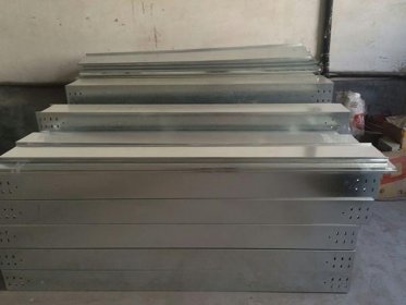 濟(jì)南橋架中托盤式與槽式有何區(qū)別